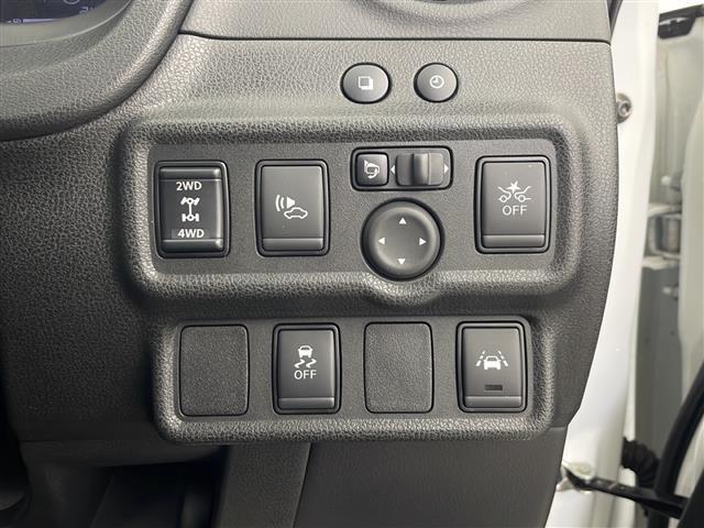 ノート ｅ－パワー　メダリスト　ＦＯＵＲ　４ＷＤ　純正メモリナビ　フルセグＴＶ　アラウンドビューモニター　バックカメラ　純正ドライブレコーダー　ＥＴＣ　日産インテリジェントセーフティ　レーダークルーズコントロール　ハーフレザーシート　ＬＥＤ（11枚目）