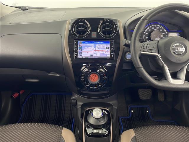ノート ｅ－パワー　メダリスト　ＦＯＵＲ　４ＷＤ　純正メモリナビ　フルセグＴＶ　アラウンドビューモニター　バックカメラ　純正ドライブレコーダー　ＥＴＣ　日産インテリジェントセーフティ　レーダークルーズコントロール　ハーフレザーシート　ＬＥＤ（12枚目）