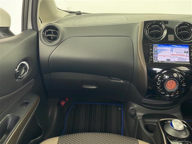 ノート ｅ－パワー　メダリスト　ＦＯＵＲ　４ＷＤ　純正メモリナビ　フルセグＴＶ　アラウンドビューモニター　バックカメラ　純正ドライブレコーダー　ＥＴＣ　日産インテリジェントセーフティ　レーダークルーズコントロール　ハーフレザーシート　ＬＥＤ（16枚目）