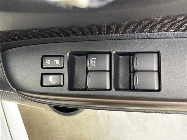 ノート ｅ－パワー　メダリスト　ＦＯＵＲ　４ＷＤ　純正メモリナビ　フルセグＴＶ　アラウンドビューモニター　バックカメラ　純正ドライブレコーダー　ＥＴＣ　日産インテリジェントセーフティ　レーダークルーズコントロール　ハーフレザーシート　ＬＥＤ（17枚目）