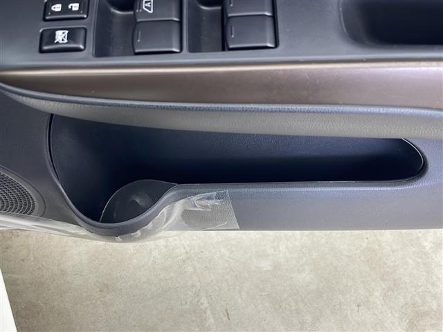 ノート ｅ－パワー　メダリスト　ＦＯＵＲ　４ＷＤ　純正メモリナビ　フルセグＴＶ　アラウンドビューモニター　バックカメラ　純正ドライブレコーダー　ＥＴＣ　日産インテリジェントセーフティ　レーダークルーズコントロール　ハーフレザーシート　ＬＥＤ（18枚目）