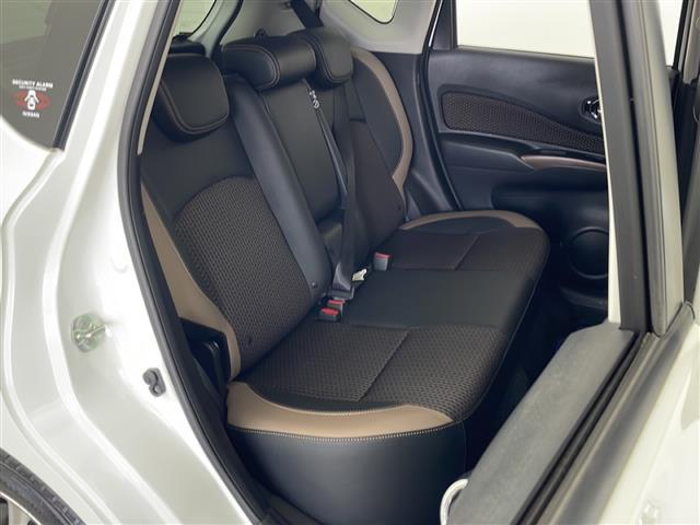 ノート ｅ－パワー　メダリスト　ＦＯＵＲ　４ＷＤ　純正メモリナビ　フルセグＴＶ　アラウンドビューモニター　バックカメラ　純正ドライブレコーダー　ＥＴＣ　日産インテリジェントセーフティ　レーダークルーズコントロール　ハーフレザーシート　ＬＥＤ（22枚目）