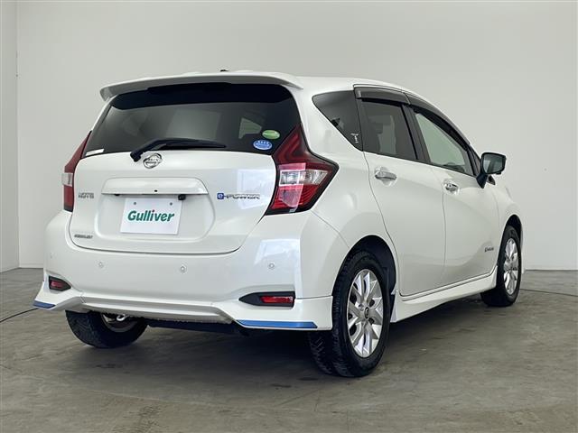 ノート ｅ－パワー　メダリスト　ＦＯＵＲ　４ＷＤ　純正メモリナビ　フルセグＴＶ　アラウンドビューモニター　バックカメラ　純正ドライブレコーダー　ＥＴＣ　日産インテリジェントセーフティ　レーダークルーズコントロール　ハーフレザーシート　ＬＥＤ（33枚目）