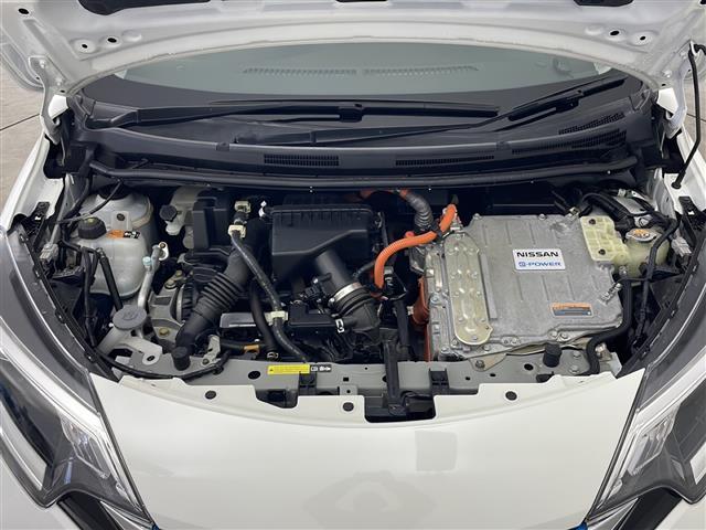 ノート ｅ－パワー　メダリスト　ＦＯＵＲ　４ＷＤ　純正メモリナビ　フルセグＴＶ　アラウンドビューモニター　バックカメラ　純正ドライブレコーダー　ＥＴＣ　日産インテリジェントセーフティ　レーダークルーズコントロール　ハーフレザーシート　ＬＥＤ（41枚目）