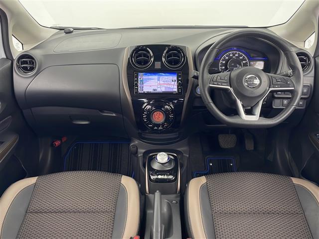 ノート ｅ－パワー　メダリスト　ＦＯＵＲ　４ＷＤ　純正メモリナビ　フルセグＴＶ　アラウンドビューモニター　バックカメラ　純正ドライブレコーダー　ＥＴＣ　日産インテリジェントセーフティ　レーダークルーズコントロール　ハーフレザーシート　ＬＥＤ（42枚目）