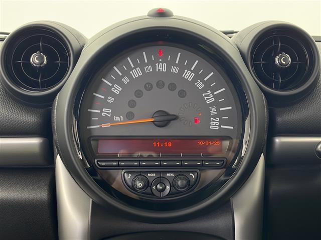 ＭＩＮＩ クーパーＤ　クロスオーバー　オール４　４ＷＤ　ＣＤオーディオ　ＥＴＣ　横滑り防止装置　オートライト　オートマチックハイビーム　社外ＡＷ　社外フロアマット　ＬＥＤヘッドライト　スマートキー　スペアキー（4枚目）