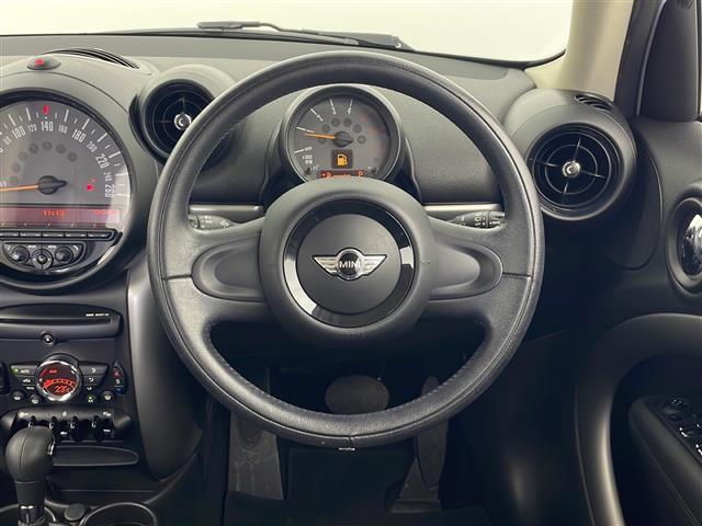 ＭＩＮＩ クーパーＤ　クロスオーバー　オール４　４ＷＤ　ＣＤオーディオ　ＥＴＣ　横滑り防止装置　オートライト　オートマチックハイビーム　社外ＡＷ　社外フロアマット　ＬＥＤヘッドライト　スマートキー　スペアキー（6枚目）