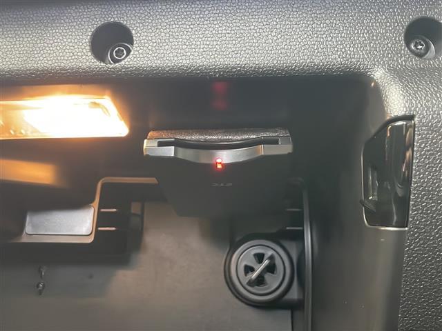 ＭＩＮＩ クーパーＤ　クロスオーバー　オール４　４ＷＤ　ＣＤオーディオ　ＥＴＣ　横滑り防止装置　オートライト　オートマチックハイビーム　社外ＡＷ　社外フロアマット　ＬＥＤヘッドライト　スマートキー　スペアキー（7枚目）