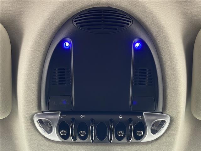 ＭＩＮＩ クーパーＤ　クロスオーバー　オール４　４ＷＤ　ＣＤオーディオ　ＥＴＣ　横滑り防止装置　オートライト　オートマチックハイビーム　社外ＡＷ　社外フロアマット　ＬＥＤヘッドライト　スマートキー　スペアキー（8枚目）