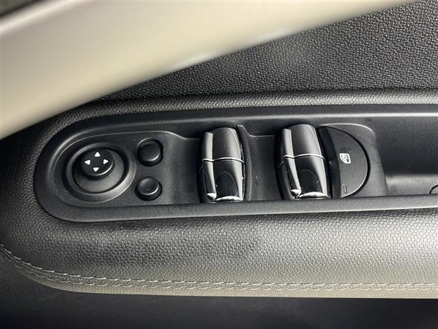 ＭＩＮＩ クーパーＤ　クロスオーバー　オール４　４ＷＤ　ＣＤオーディオ　ＥＴＣ　横滑り防止装置　オートライト　オートマチックハイビーム　社外ＡＷ　社外フロアマット　ＬＥＤヘッドライト　スマートキー　スペアキー（17枚目）