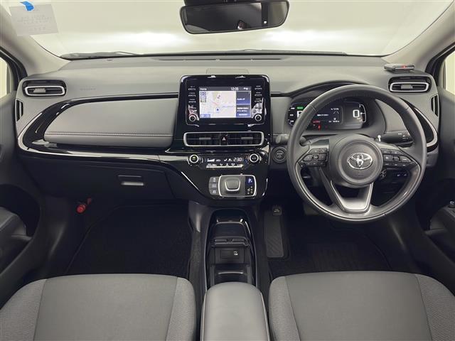 アクア G 純正ナビ バックカメラ スマートキー ETC クルーズコントロール 革巻きステアリング LEDヘッドライト AC100V プッシュスタート 寒冷地仕様 ミラーヒーター ドライブレコーダー オートライト(2枚目)