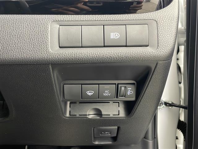 アクア G 純正ナビ バックカメラ スマートキー ETC クルーズコントロール 革巻きステアリング LEDヘッドライト AC100V プッシュスタート 寒冷地仕様 ミラーヒーター ドライブレコーダー オートライト(16枚目)