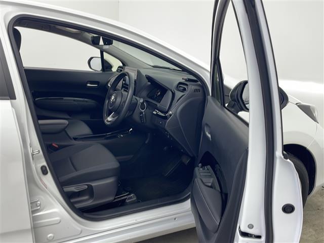 アクア G 純正ナビ バックカメラ スマートキー ETC クルーズコントロール 革巻きステアリング LEDヘッドライト AC100V プッシュスタート 寒冷地仕様 ミラーヒーター ドライブレコーダー オートライト(18枚目)