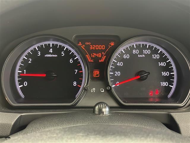 ノート X FOUR Vセレクション+セーフティ ワンオーナー 4WD 純正ナビ CD フルセグ バックカメラ ETC ドライブレコーダー 衝突被害軽減システム 横滑り防止装置 盗難防止装置 レーンキープアシスト 社外AW 速度測定レーダー(5枚目)