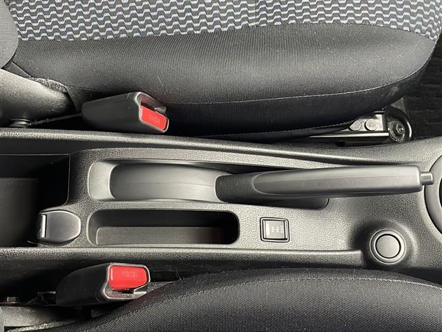 ノート X FOUR Vセレクション+セーフティ ワンオーナー 4WD 純正ナビ CD フルセグ バックカメラ ETC ドライブレコーダー 衝突被害軽減システム 横滑り防止装置 盗難防止装置 レーンキープアシスト 社外AW 速度測定レーダー(14枚目)