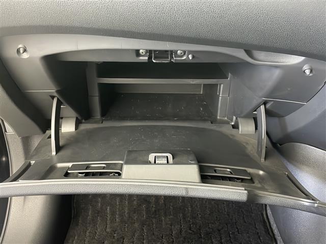 ノート X FOUR Vセレクション+セーフティ ワンオーナー 4WD 純正ナビ CD フルセグ バックカメラ ETC ドライブレコーダー 衝突被害軽減システム 横滑り防止装置 盗難防止装置 レーンキープアシスト 社外AW 速度測定レーダー(17枚目)