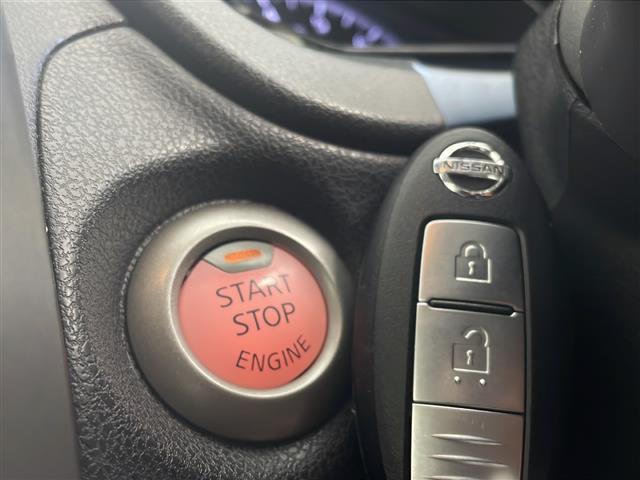 ノート X FOUR Vセレクション+セーフティ ワンオーナー 4WD 純正ナビ CD フルセグ バックカメラ ETC ドライブレコーダー 衝突被害軽減システム 横滑り防止装置 盗難防止装置 レーンキープアシスト 社外AW 速度測定レーダー(18枚目)