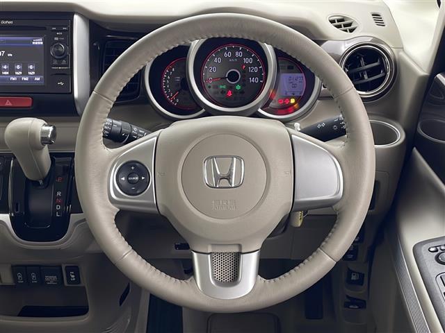 N-BOXスラッシュ G・Lノヴァカントリースタイル 4WD ディスプレイオーディオ Bluetooth CD ワンセグ ビルトインETC 前席シートヒーター ステアリングヒーター 電動パワーステアリングシステム 純正フロアマット オートライト(6枚目)