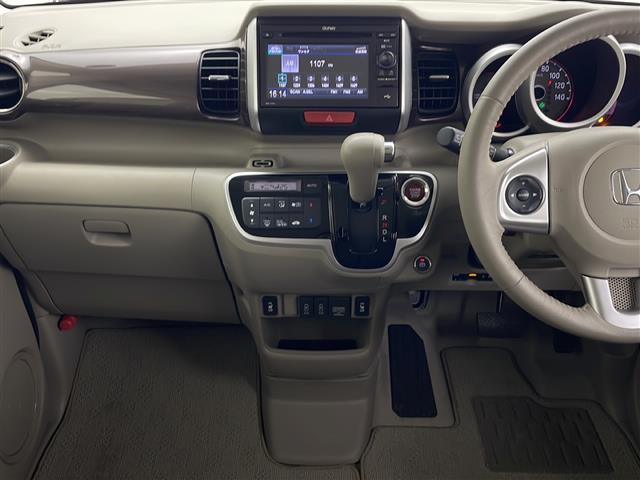 N-BOXスラッシュ G・Lノヴァカントリースタイル 4WD ディスプレイオーディオ Bluetooth CD ワンセグ ビルトインETC 前席シートヒーター ステアリングヒーター 電動パワーステアリングシステム 純正フロアマット オートライト(17枚目)