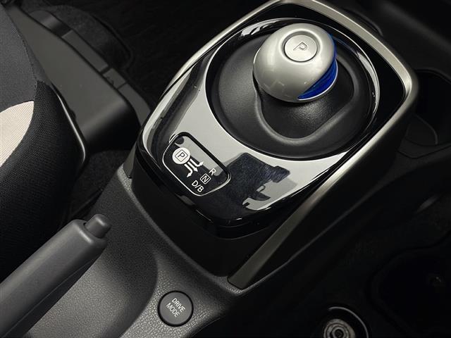 ノート e-パワー X FOUR 4WD 純正SDナビ Bluetooth CD フルセグ バックカメラ ETC 前方ドライブレコーダー 純正AW レーンキープアシスト 衝突被害軽減システム 前後コーナーセンサー クリアランスソナー(17枚目)