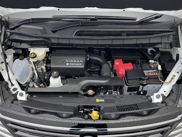 セレナ ｅ－４ＯＲＣＥ　ハイウェイスターＶ　純正メーカーナビ　プロパイロット　ＥＴＣ　両側パワースライドドア　シートヒーター　純正フロントスポイラー　スマートルームミラー　全方位カメラ　ＬＥＤヘッドライト　ステアリングヒーター（40枚目）