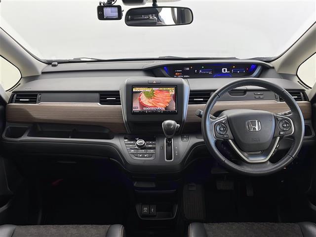 フリード クロスター・ホンダセンシング　パイオニアナビ　両側パワースライドドア　バックドア　衝突被害軽減ブレーキ　レーダークルーズコントロール　レーンキープアシスト　横滑り防止装置　前席シートヒーター　ＬＥＤヘッドライト　寒冷地仕様（2枚目）