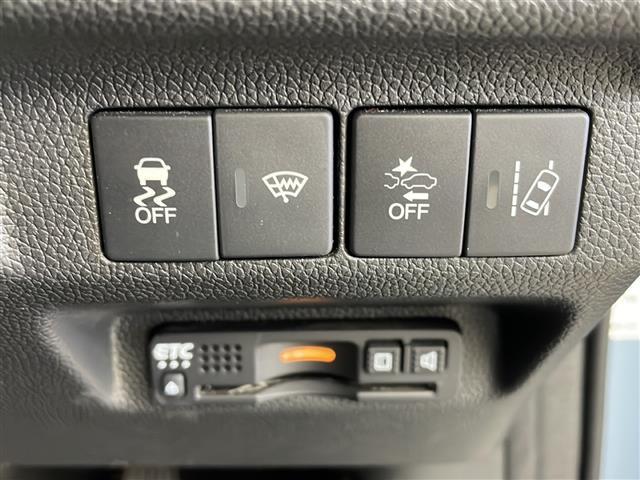 フリード クロスター・ホンダセンシング　パイオニアナビ　両側パワースライドドア　バックドア　衝突被害軽減ブレーキ　レーダークルーズコントロール　レーンキープアシスト　横滑り防止装置　前席シートヒーター　ＬＥＤヘッドライト　寒冷地仕様（3枚目）