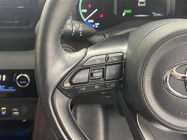 ヤリスクロス ハイブリッドＺ　４ＷＤ　ワンオーナー　純正ナビ　全方位カメラ　バックカメラ　ハーフレザーシート　衝突軽減装置　横滑り防止装置　レーンキープアシスト　レーダークルーズコントロール　コーナーセンサー　ブラインドアシスト（8枚目）