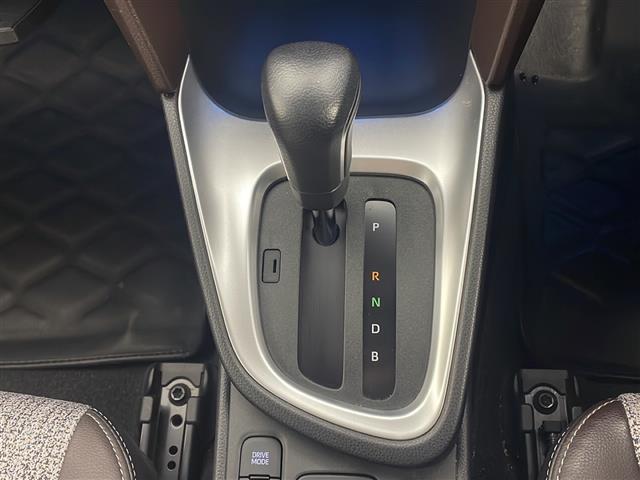 ヤリスクロス ハイブリッドＺ　４ＷＤ　ワンオーナー　純正ナビ　全方位カメラ　バックカメラ　ハーフレザーシート　衝突軽減装置　横滑り防止装置　レーンキープアシスト　レーダークルーズコントロール　コーナーセンサー　ブラインドアシスト（12枚目）