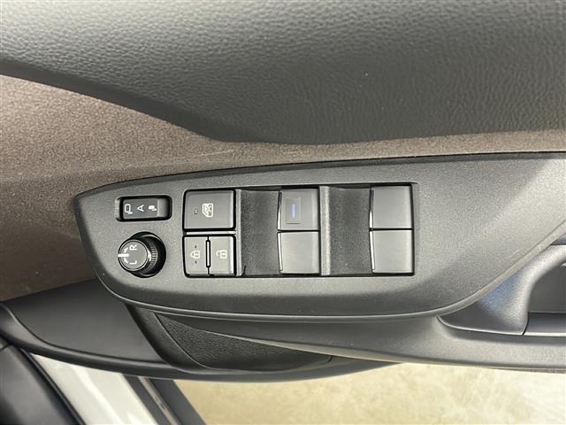 ヤリスクロス ハイブリッドＺ　４ＷＤ　ワンオーナー　純正ナビ　全方位カメラ　バックカメラ　ハーフレザーシート　衝突軽減装置　横滑り防止装置　レーンキープアシスト　レーダークルーズコントロール　コーナーセンサー　ブラインドアシスト（17枚目）