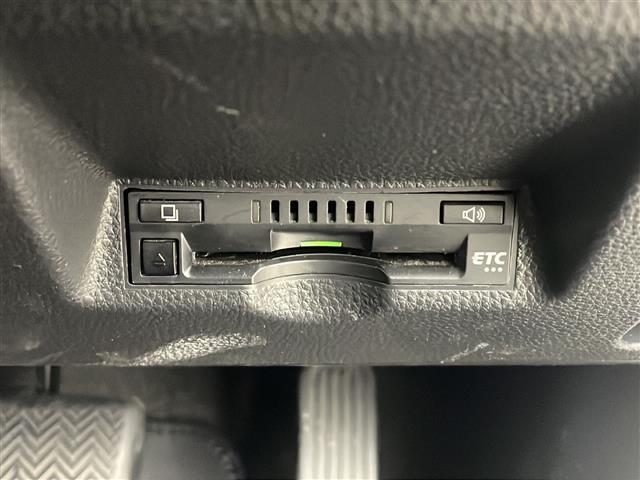 ヤリスクロス ハイブリッドＺ　４ＷＤ　ワンオーナー　純正ナビ　全方位カメラ　バックカメラ　ハーフレザーシート　衝突軽減装置　横滑り防止装置　レーンキープアシスト　レーダークルーズコントロール　コーナーセンサー　ブラインドアシスト（19枚目）