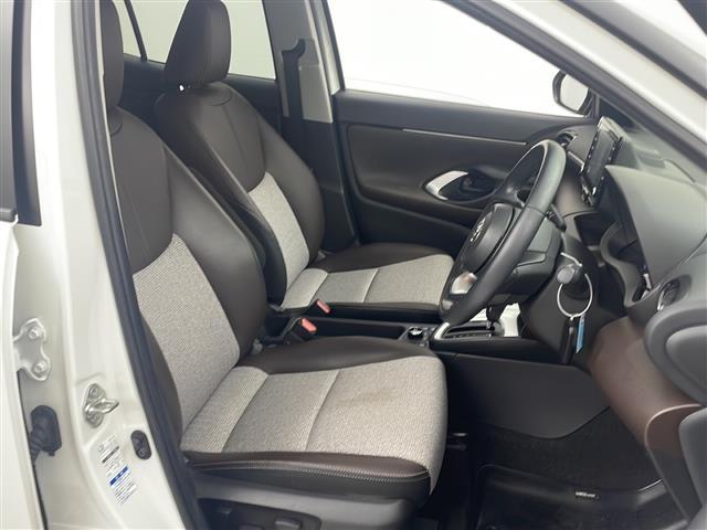 ヤリスクロス ハイブリッドＺ　４ＷＤ　ワンオーナー　純正ナビ　全方位カメラ　バックカメラ　ハーフレザーシート　衝突軽減装置　横滑り防止装置　レーンキープアシスト　レーダークルーズコントロール　コーナーセンサー　ブラインドアシスト（21枚目）