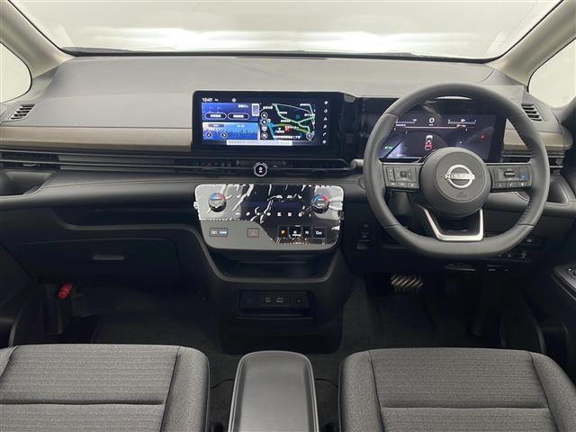 セレナ ｅ－４ＯＲＣＥ　ハイウェイスターＶ　ナビ　プロパイロット　アラウンドビューモニター　インテリジェントルームミラー　両側パワースライドドア　ステアリングヒーター　前席シートヒーター　置くだけ充電　ＬＥＤヘッドライト　ＥＴＣ２．０　フルセグ（2枚目）