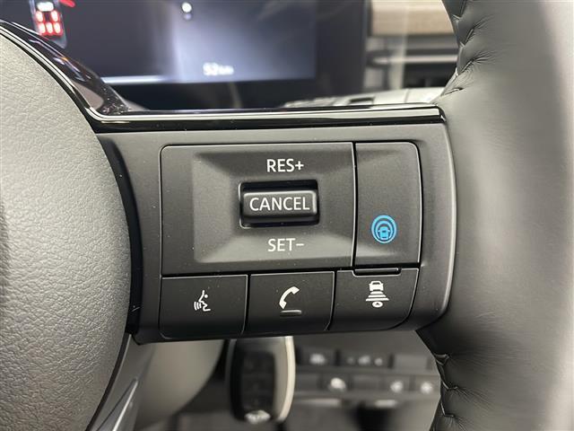 セレナ ｅ－４ＯＲＣＥ　ハイウェイスターＶ　ナビ　プロパイロット　アラウンドビューモニター　インテリジェントルームミラー　両側パワースライドドア　ステアリングヒーター　前席シートヒーター　置くだけ充電　ＬＥＤヘッドライト　ＥＴＣ２．０　フルセグ（3枚目）