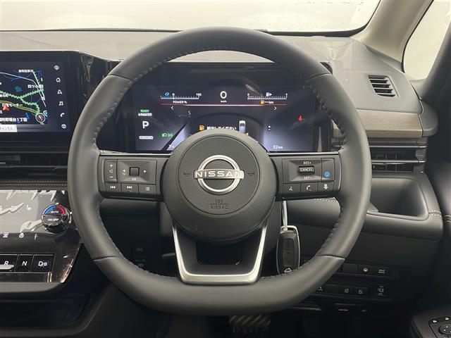 セレナ ｅ－４ＯＲＣＥ　ハイウェイスターＶ　ナビ　プロパイロット　アラウンドビューモニター　インテリジェントルームミラー　両側パワースライドドア　ステアリングヒーター　前席シートヒーター　置くだけ充電　ＬＥＤヘッドライト　ＥＴＣ２．０　フルセグ（5枚目）