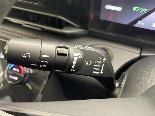 セレナ ｅ－４ＯＲＣＥ　ハイウェイスターＶ　ナビ　プロパイロット　アラウンドビューモニター　インテリジェントルームミラー　両側パワースライドドア　ステアリングヒーター　前席シートヒーター　置くだけ充電　ＬＥＤヘッドライト　ＥＴＣ２．０　フルセグ（7枚目）