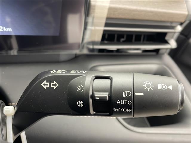 セレナ ｅ－４ＯＲＣＥ　ハイウェイスターＶ　ナビ　プロパイロット　アラウンドビューモニター　インテリジェントルームミラー　両側パワースライドドア　ステアリングヒーター　前席シートヒーター　置くだけ充電　ＬＥＤヘッドライト　ＥＴＣ２．０　フルセグ（8枚目）