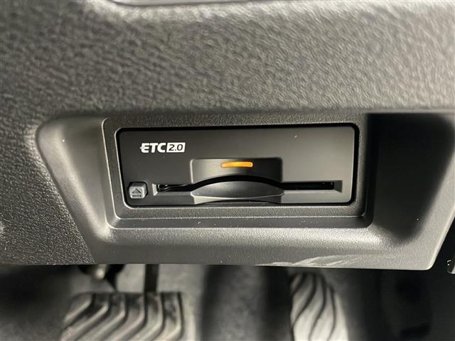 セレナ ｅ－４ＯＲＣＥ　ハイウェイスターＶ　ナビ　プロパイロット　アラウンドビューモニター　インテリジェントルームミラー　両側パワースライドドア　ステアリングヒーター　前席シートヒーター　置くだけ充電　ＬＥＤヘッドライト　ＥＴＣ２．０　フルセグ（14枚目）