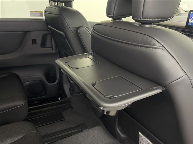 セレナ ｅ－４ＯＲＣＥ　ハイウェイスターＶ　ナビ　プロパイロット　アラウンドビューモニター　インテリジェントルームミラー　両側パワースライドドア　ステアリングヒーター　前席シートヒーター　置くだけ充電　ＬＥＤヘッドライト　ＥＴＣ２．０　フルセグ（17枚目）