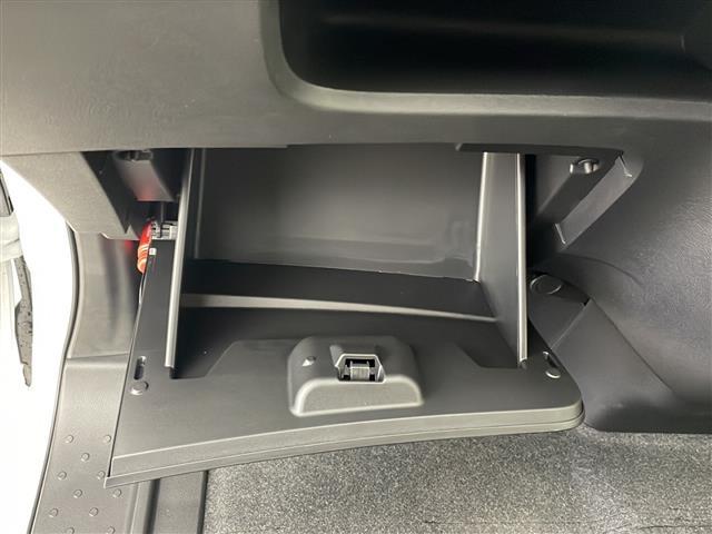 セレナ ｅ－４ＯＲＣＥ　ハイウェイスターＶ　ナビ　プロパイロット　アラウンドビューモニター　インテリジェントルームミラー　両側パワースライドドア　ステアリングヒーター　前席シートヒーター　置くだけ充電　ＬＥＤヘッドライト　ＥＴＣ２．０　フルセグ（20枚目）