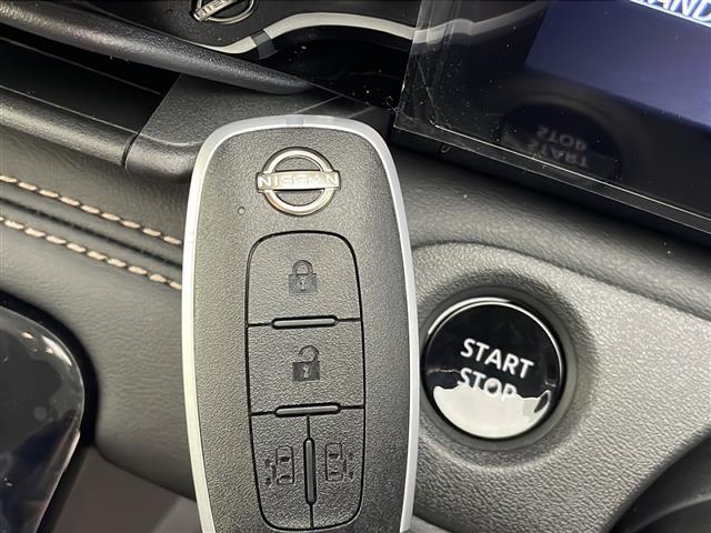 セレナ ｅ－４ＯＲＣＥ　ハイウェイスターＶ　ナビ　プロパイロット　アラウンドビューモニター　インテリジェントルームミラー　両側パワースライドドア　ステアリングヒーター　前席シートヒーター　置くだけ充電　ＬＥＤヘッドライト　ＥＴＣ２．０　フルセグ（21枚目）