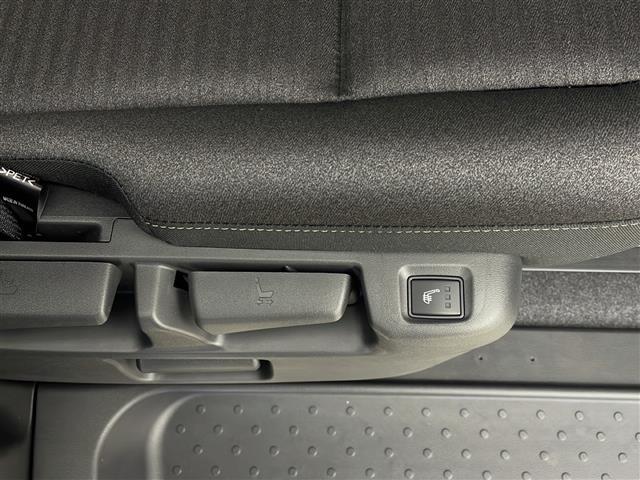 セレナ ｅ－４ＯＲＣＥ　ハイウェイスターＶ　ナビ　プロパイロット　アラウンドビューモニター　インテリジェントルームミラー　両側パワースライドドア　ステアリングヒーター　前席シートヒーター　置くだけ充電　ＬＥＤヘッドライト　ＥＴＣ２．０　フルセグ（22枚目）