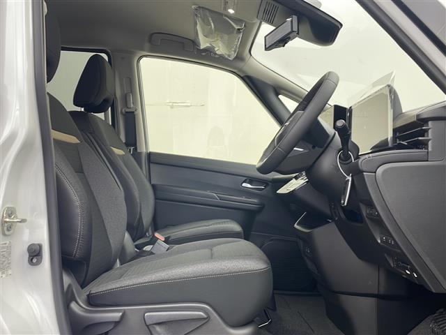 セレナ ｅ－４ＯＲＣＥ　ハイウェイスターＶ　ナビ　プロパイロット　アラウンドビューモニター　インテリジェントルームミラー　両側パワースライドドア　ステアリングヒーター　前席シートヒーター　置くだけ充電　ＬＥＤヘッドライト　ＥＴＣ２．０　フルセグ（23枚目）