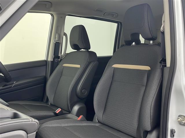 セレナ ｅ－４ＯＲＣＥ　ハイウェイスターＶ　ナビ　プロパイロット　アラウンドビューモニター　インテリジェントルームミラー　両側パワースライドドア　ステアリングヒーター　前席シートヒーター　置くだけ充電　ＬＥＤヘッドライト　ＥＴＣ２．０　フルセグ（24枚目）