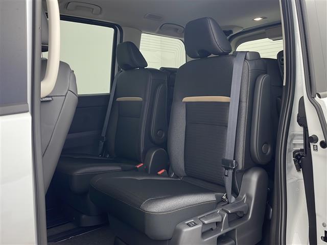 セレナ ｅ－４ＯＲＣＥ　ハイウェイスターＶ　ナビ　プロパイロット　アラウンドビューモニター　インテリジェントルームミラー　両側パワースライドドア　ステアリングヒーター　前席シートヒーター　置くだけ充電　ＬＥＤヘッドライト　ＥＴＣ２．０　フルセグ（26枚目）