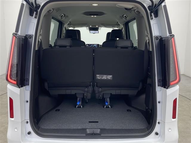 セレナ ｅ－４ＯＲＣＥ　ハイウェイスターＶ　ナビ　プロパイロット　アラウンドビューモニター　インテリジェントルームミラー　両側パワースライドドア　ステアリングヒーター　前席シートヒーター　置くだけ充電　ＬＥＤヘッドライト　ＥＴＣ２．０　フルセグ（27枚目）