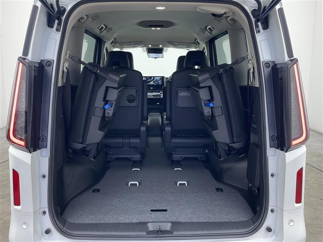 セレナ ｅ－４ＯＲＣＥ　ハイウェイスターＶ　ナビ　プロパイロット　アラウンドビューモニター　インテリジェントルームミラー　両側パワースライドドア　ステアリングヒーター　前席シートヒーター　置くだけ充電　ＬＥＤヘッドライト　ＥＴＣ２．０　フルセグ（28枚目）