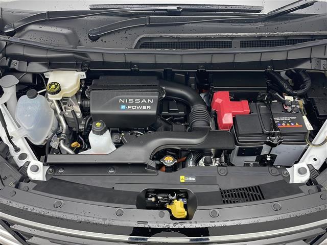 セレナ ｅ－４ＯＲＣＥ　ハイウェイスターＶ　ナビ　プロパイロット　アラウンドビューモニター　インテリジェントルームミラー　両側パワースライドドア　ステアリングヒーター　前席シートヒーター　置くだけ充電　ＬＥＤヘッドライト　ＥＴＣ２．０　フルセグ（40枚目）