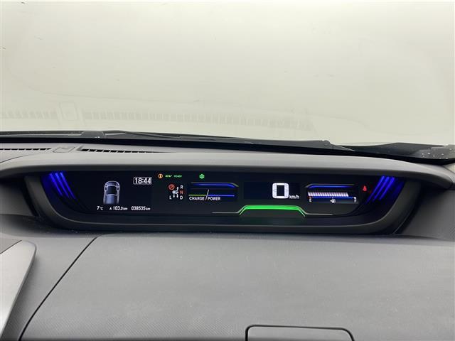 フリードハイブリッド ハイブリッド・クロスターホンダセンシング　４ＷＤ　社外ＳＤナビ　Ｂｌｕｅｔｏｏｔｈ　ＣＤ　ＤＶＤ　フルセグ　バックカメラ　ビルトインＥＴＣ　クルーズコントロール　車線逸脱警報　後方コーナーセンサー　両側パワースライドドア　純正ＡＷ　サンシェー（4枚目）