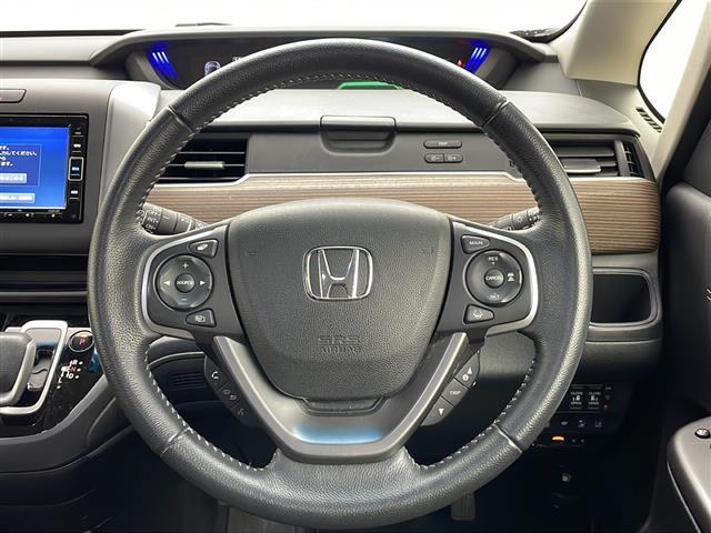 フリードハイブリッド ハイブリッド・クロスターホンダセンシング　４ＷＤ　社外ＳＤナビ　Ｂｌｕｅｔｏｏｔｈ　ＣＤ　ＤＶＤ　フルセグ　バックカメラ　ビルトインＥＴＣ　クルーズコントロール　車線逸脱警報　後方コーナーセンサー　両側パワースライドドア　純正ＡＷ　サンシェー（6枚目）